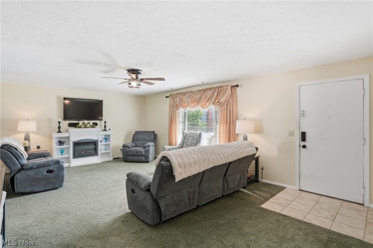 805 Ashberry Drive, Belpre, OH - Photo 8