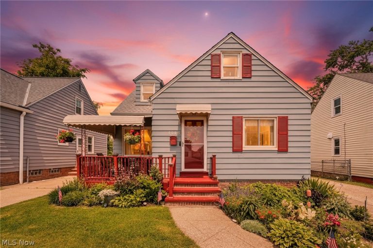 8006 Pinegrove Avenue, Parma, OH, 44129