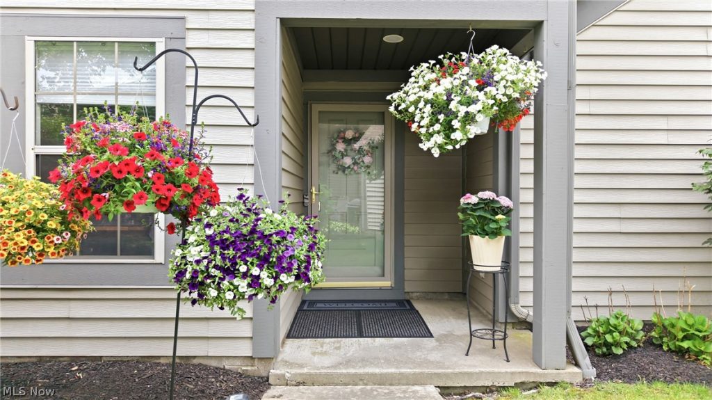 347 Bayshore Drive, Columbiana, OH