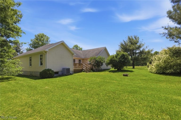 1000 Richards Way, West Farmington, OH - Photo 4