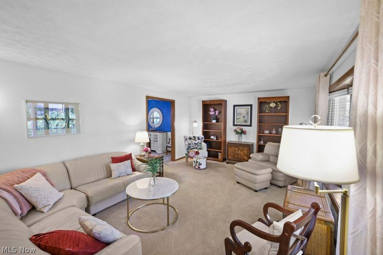 2438 Lyndon Drive, Green, OH - Photo 6