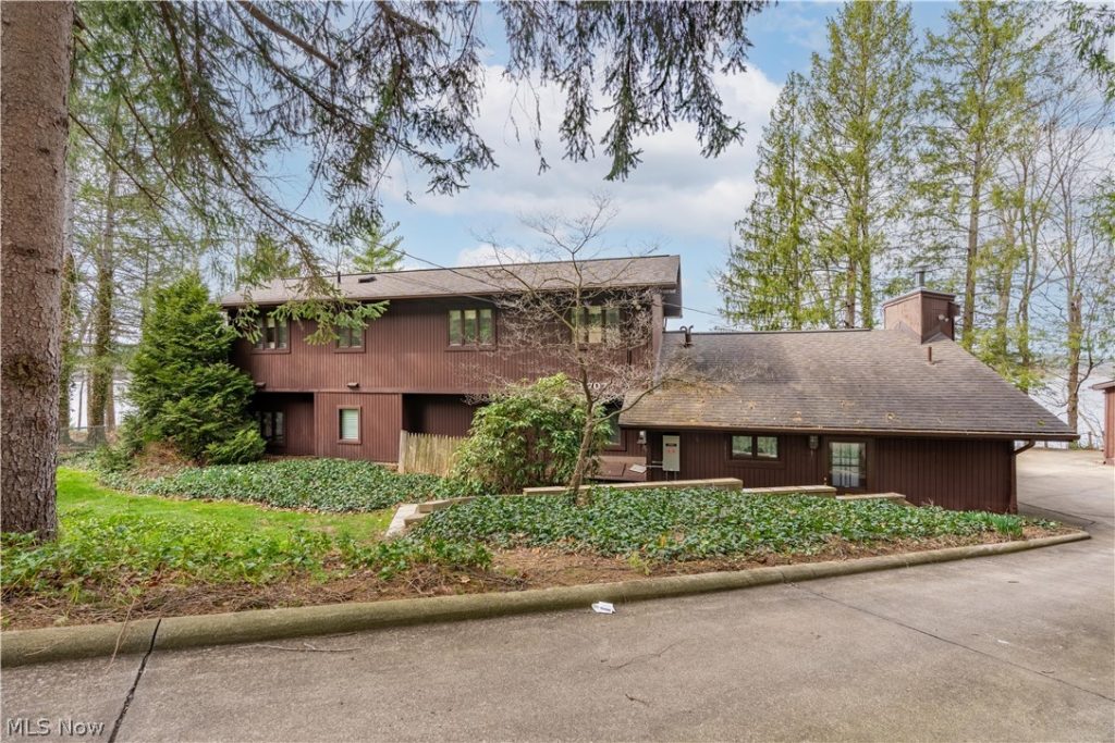 9707 Lakewood Drive, Mineral City, OH