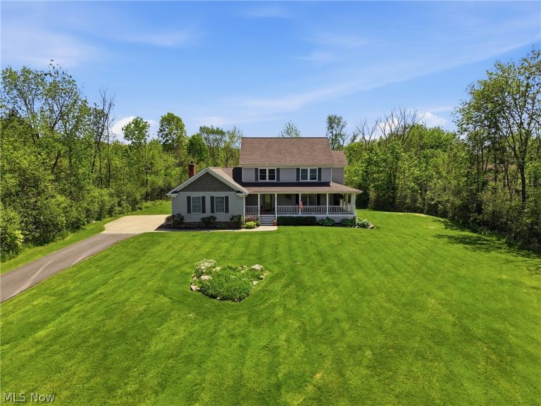 9475 Stafford Road, Chagrin Falls, OH - Photo 3