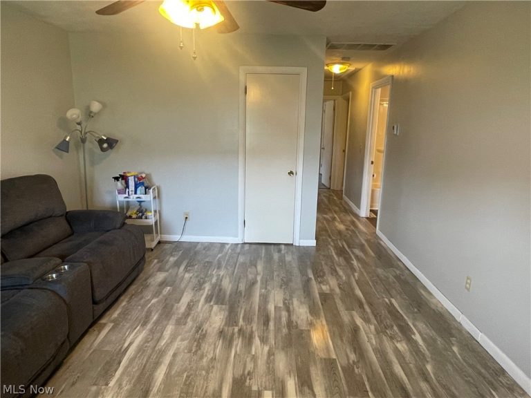 611 Logan Street, Elyria, OH - Photo 6