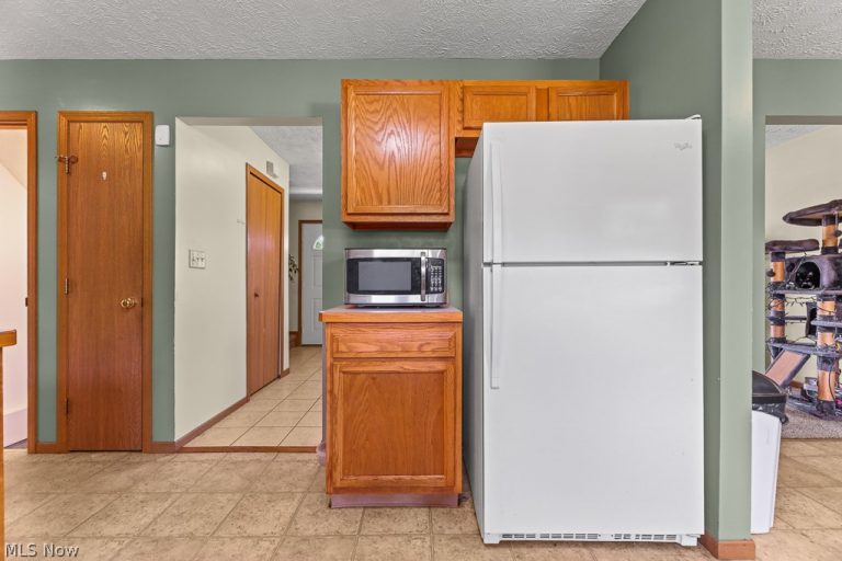 2610 Blenheim Avenue, Alliance, OH - Photo 8