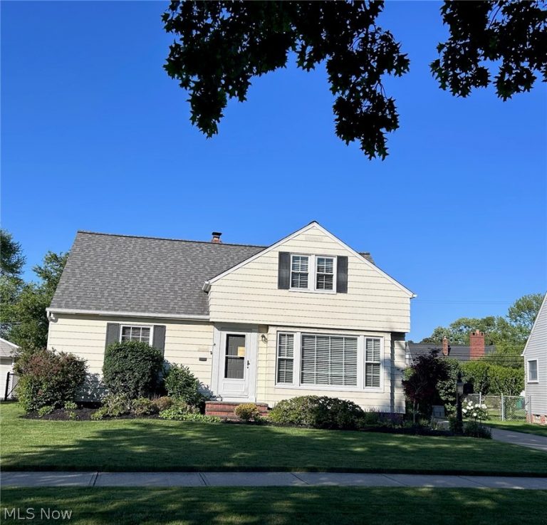 561 Crescent Drive, Willowick, OH - Photo 2