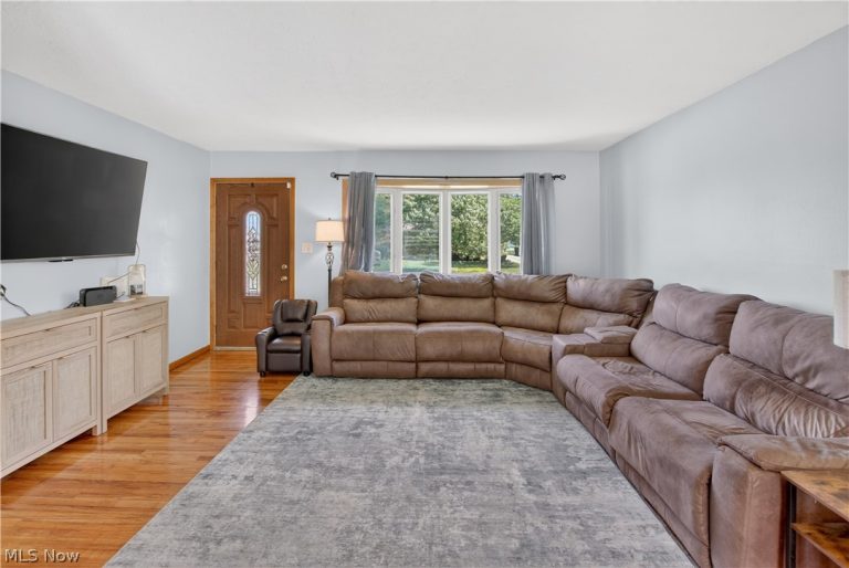 11005 Bobko Boulevard, Parma, OH - Photo 3
