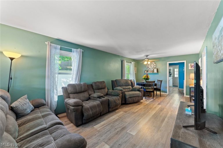 19 Nesbitt Street, Poland, OH - Photo 3