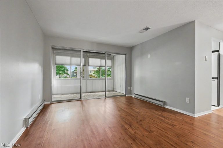 3068 Kent Road #206, Stow, OH - Photo 4