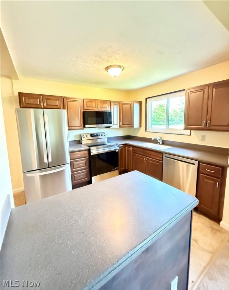 24665 Clareshire Drive #104, North Olmsted, OH - Photo 4