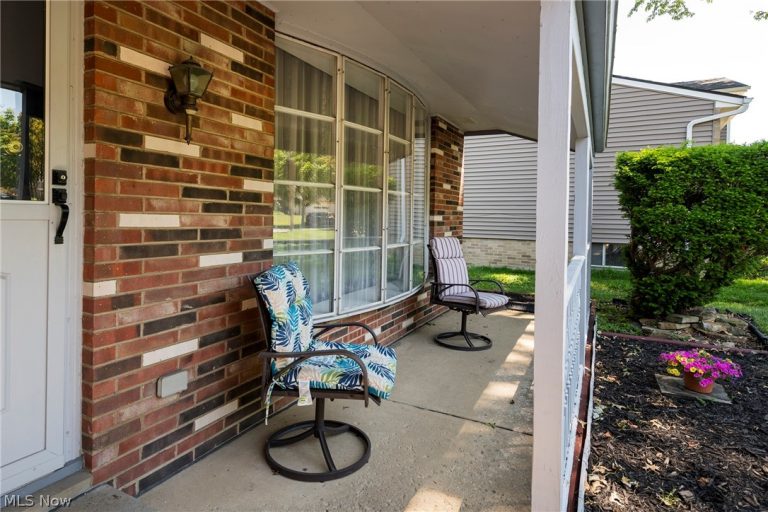 23630 Carriage Lane, North Olmsted, OH - Photo 3
