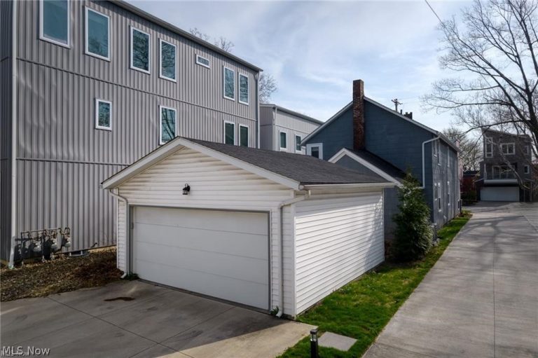 2471 Tremont Avenue #Up, Cleveland, OH - Photo 2