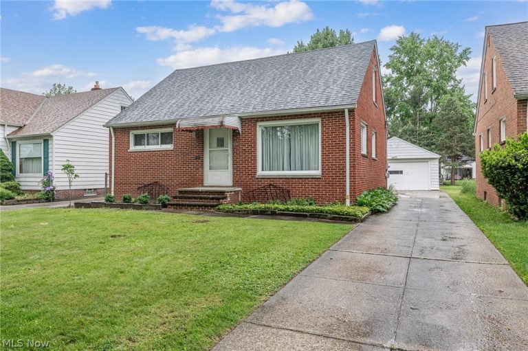 5670 Cherokee Drive, Lyndhurst, OH - Photo 2