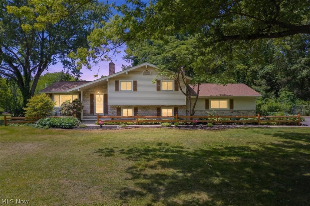 17796 Kingswood Drive, Chagrin Falls, OH