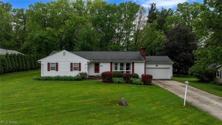 2834 Bancroft Road, Fairlawn, OH - Photo 2