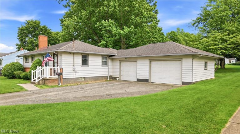 3195 Sunnybrooke Drive, Youngstown, OH - Photo 2