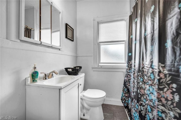 2822 Saratoga Avenue, Cleveland, OH - Photo 4