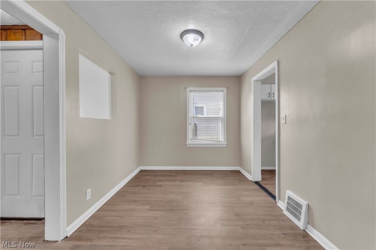 5461 Clement Avenue, Maple Heights, OH - Photo 8