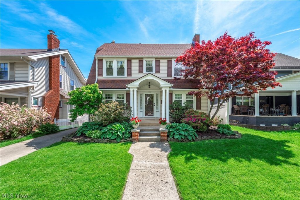 1071 Abbieshire Avenue, Lakewood, OH