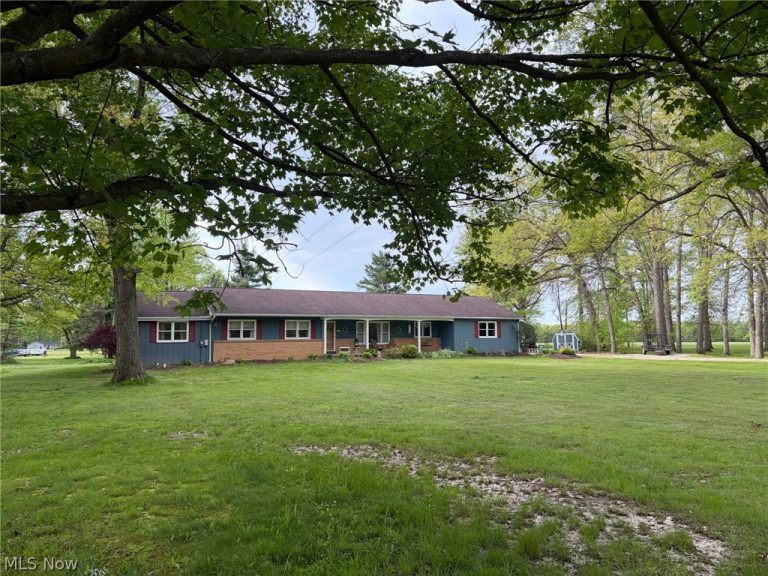 11449 Island Creek Drive, Beloit, OH - Photo 3