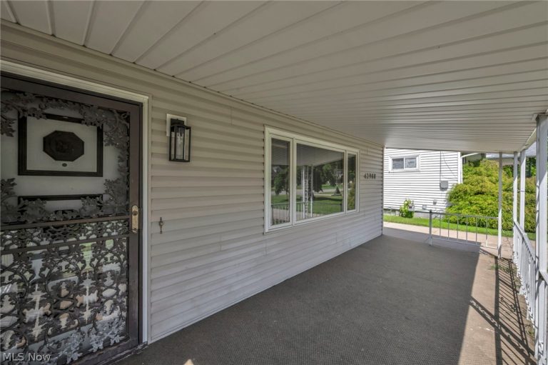 42988 Woodhill Drive, Elyria, OH - Photo 5