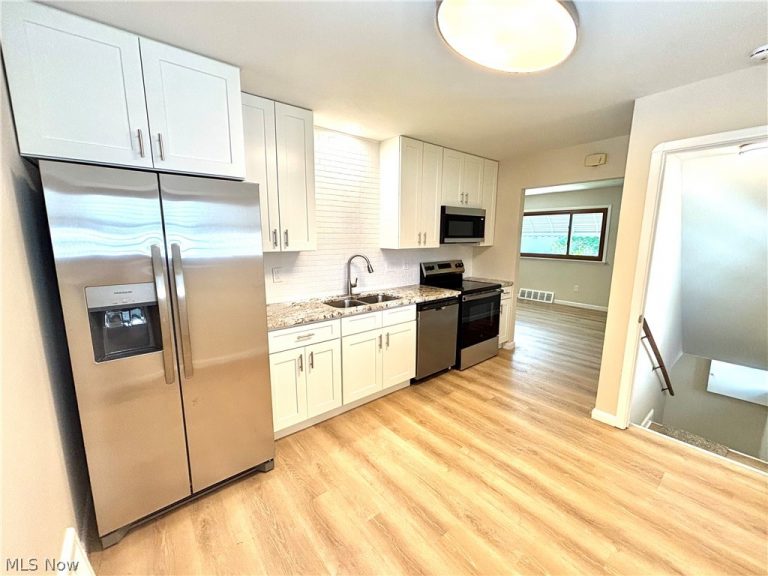 15460 Rademaker Drive, Brook Park, OH - Photo 6