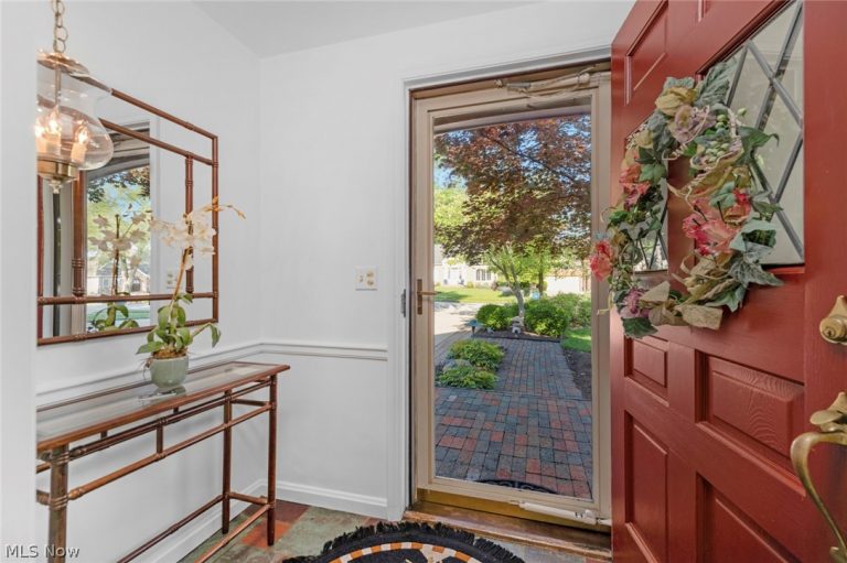 377 Lake Park Drive, Bay Village, OH - Photo 6