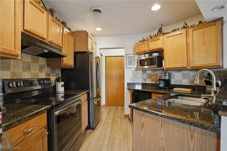 127 Bayshore Drive, Columbiana, OH - Photo 3