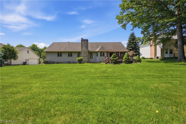 204 Colonial Drive, Canfield, OH - Photo 2