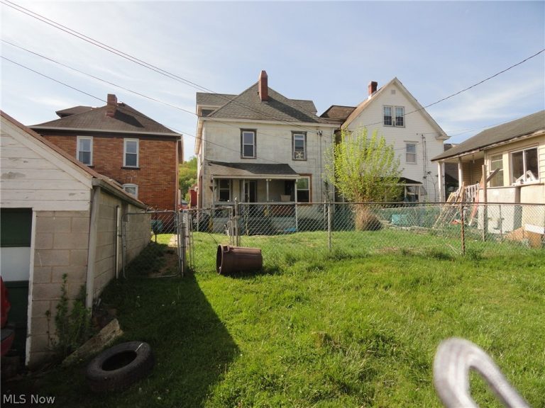 406 Grant Street, Newell, WV - Photo 2