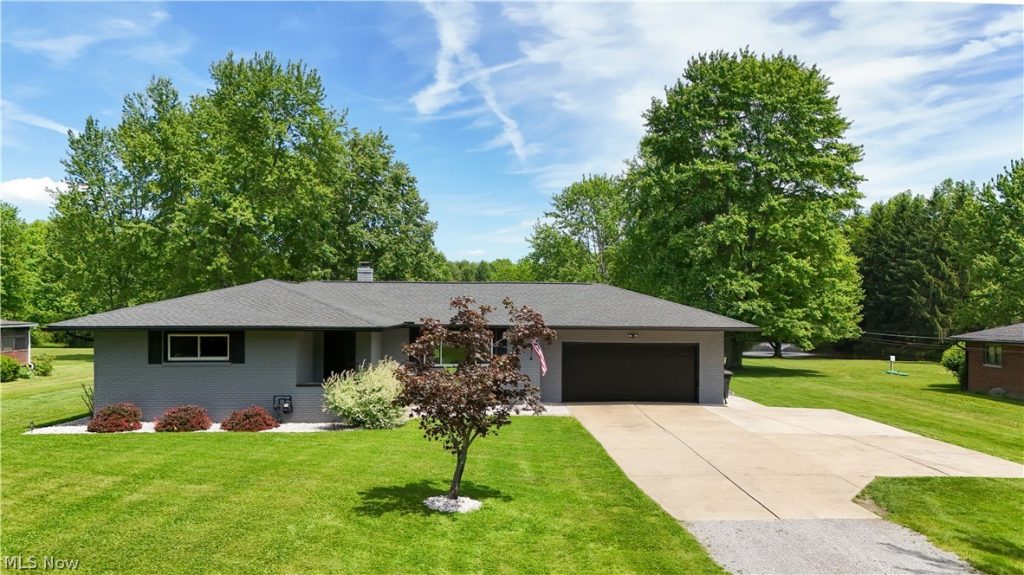 6132 Oak Hill Drive, West Farmington, OH