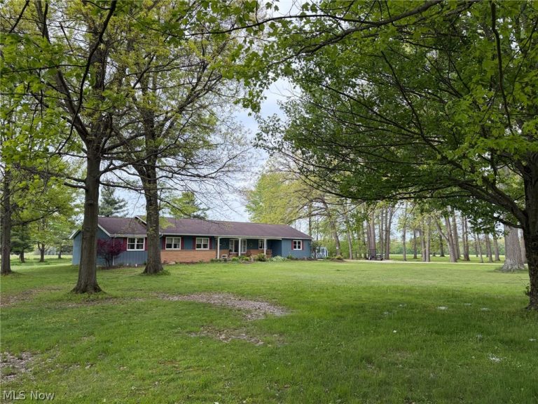 11449 Island Creek Drive, Beloit, OH - Photo 2