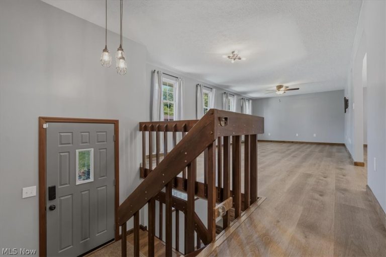 2098 Meadowview Drive, Parkersburg, WV - Photo 4