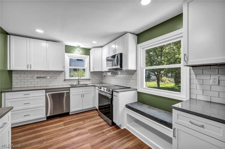 1412 Henning Drive, Lyndhurst, OH - Photo 4