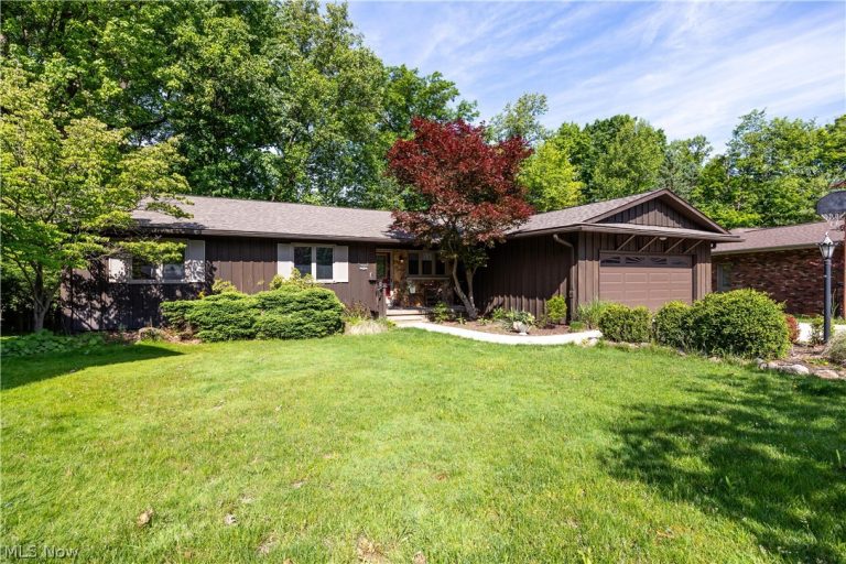 8636 Scarlet Oak Lane, Parma, OH - Photo 3