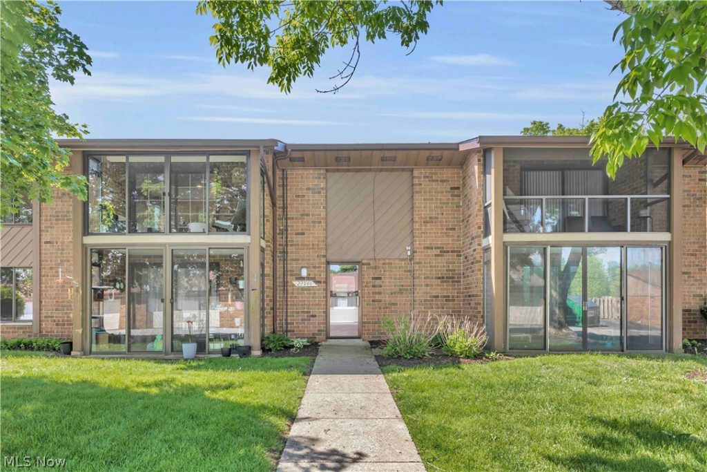 22946 Mastick Road #202, Fairview Park, OH