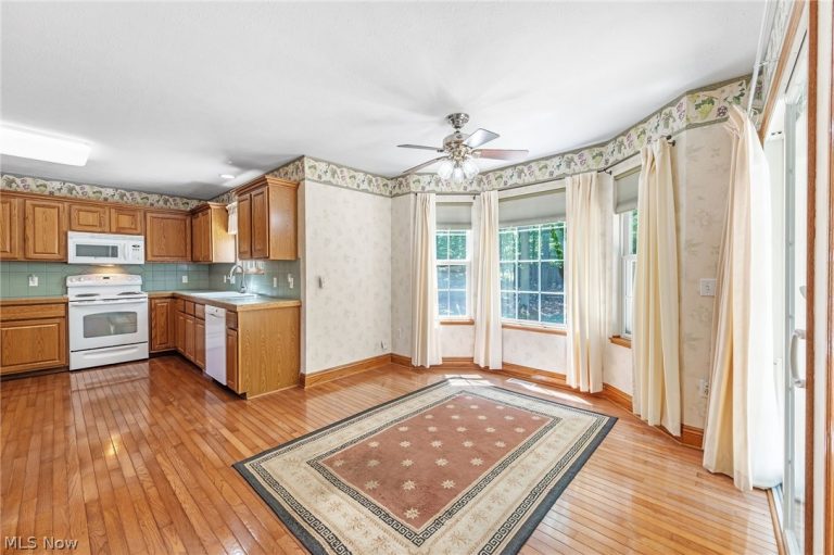 1179 Vineyard Drive, Medina, OH - Photo 8