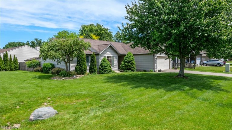 508 Hampton Drive, Elyria, OH - Photo 4