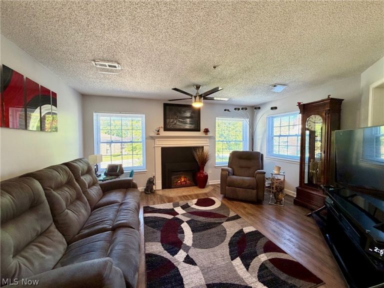 180 Fox Hollow Drive #101, Mayfield Heights, OH - Photo 3