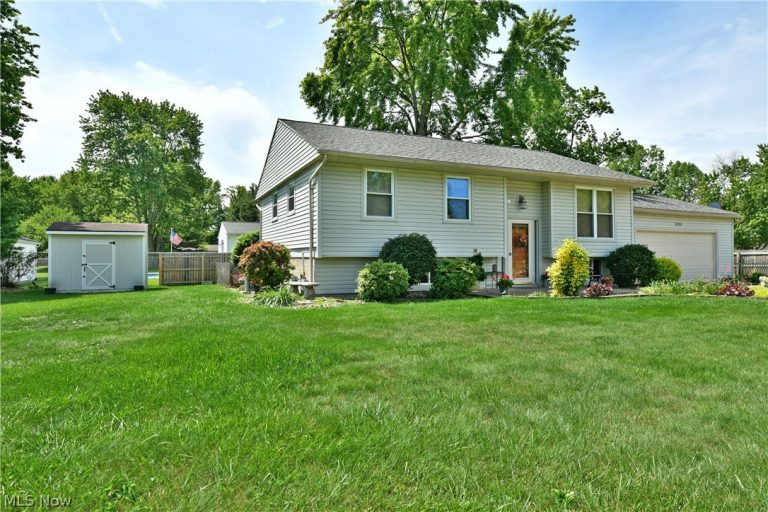 2483 Trentwood Drive, Warren, OH - Photo 3