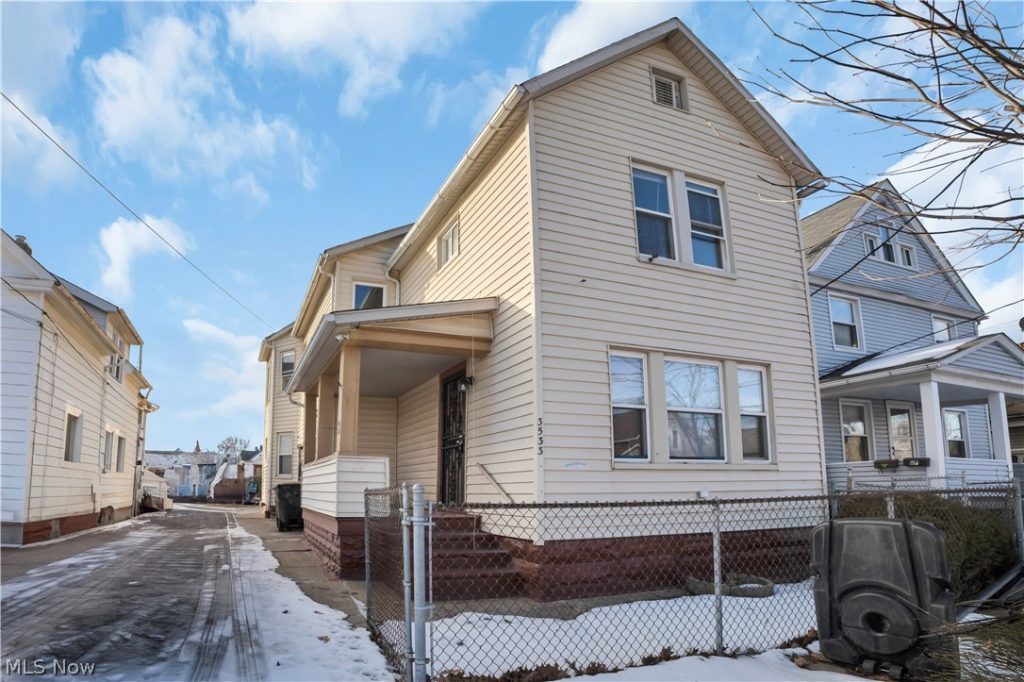 3533 Carlyle Avenue, Cleveland, OH