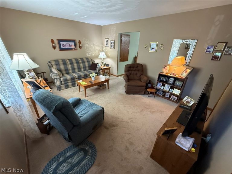 441 Esther Court, New Philadelphia, OH - Photo 4