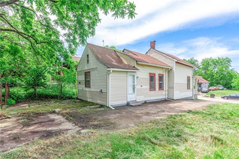 5838 Portage Avenue, Cleveland, OH - Photo 8