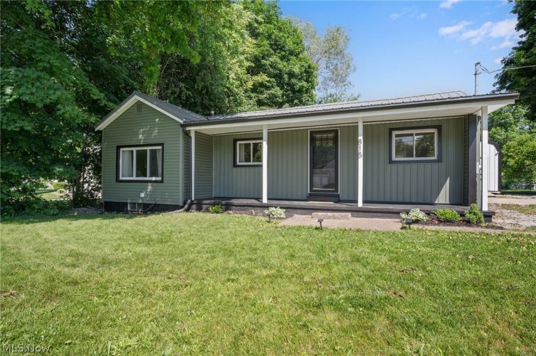 815 Cassell Avenue, Barberton, OH - Photo 2