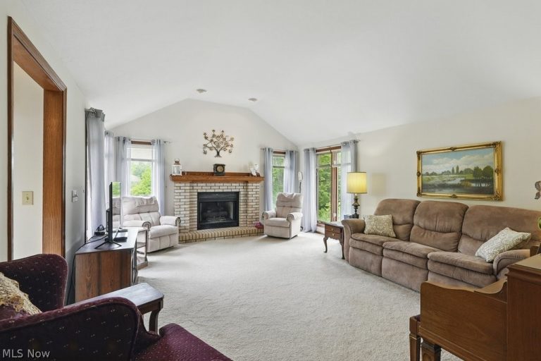2800 Worrell Road, Willoughby Hills, OH - Photo 8