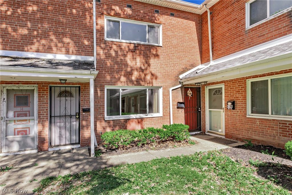23673 Banbury Circle #13, Warrensville Heights, OH