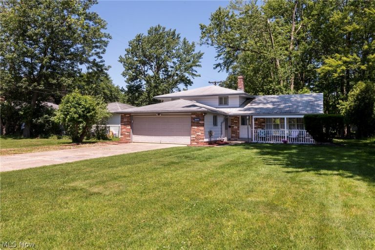 23630 Carriage Lane, North Olmsted, OH - Photo 2