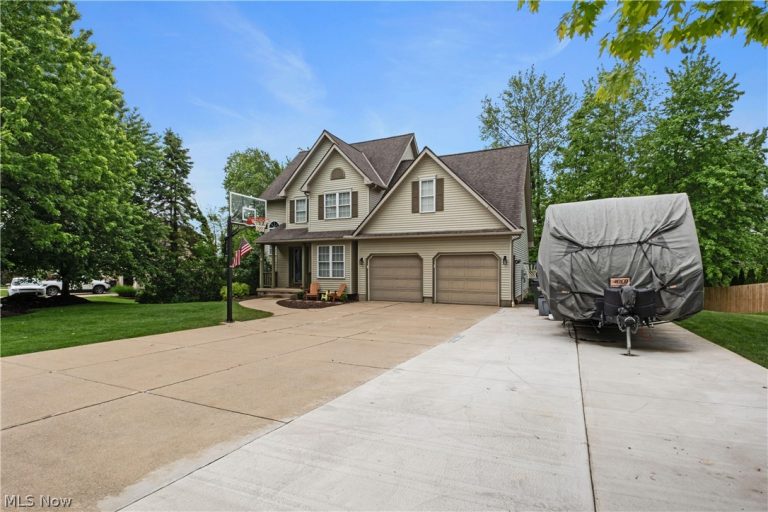 2024 Deer Meadow Boulevard, Streetsboro, OH - Photo 3