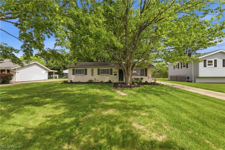 24264 Fairlawn Drive, North Olmsted, OH - Photo 3