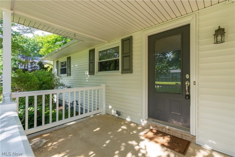 7505 Ivydale Avenue, North Canton, OH - Photo 2